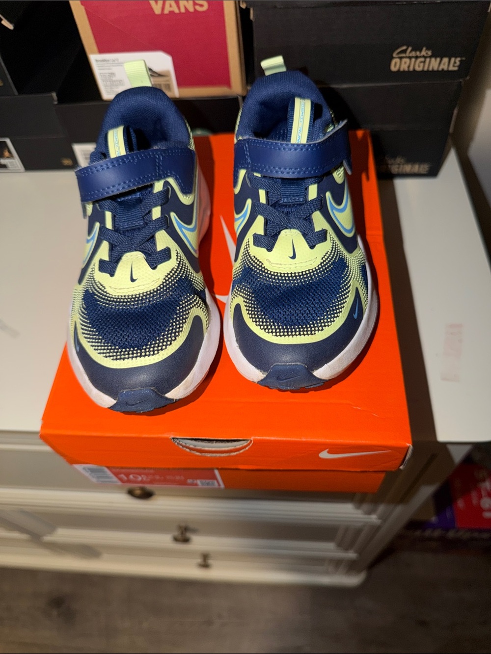 Nike Kids Navy and Neon Yellow Hook-and-Loop Sneakers